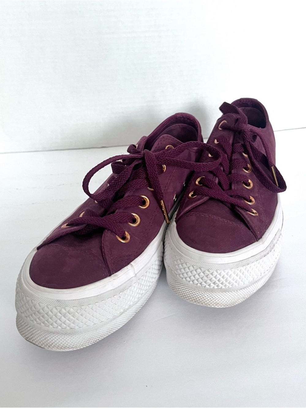 Converse Chuck Taylor Low Suede Platforms - Picture 4 of 11